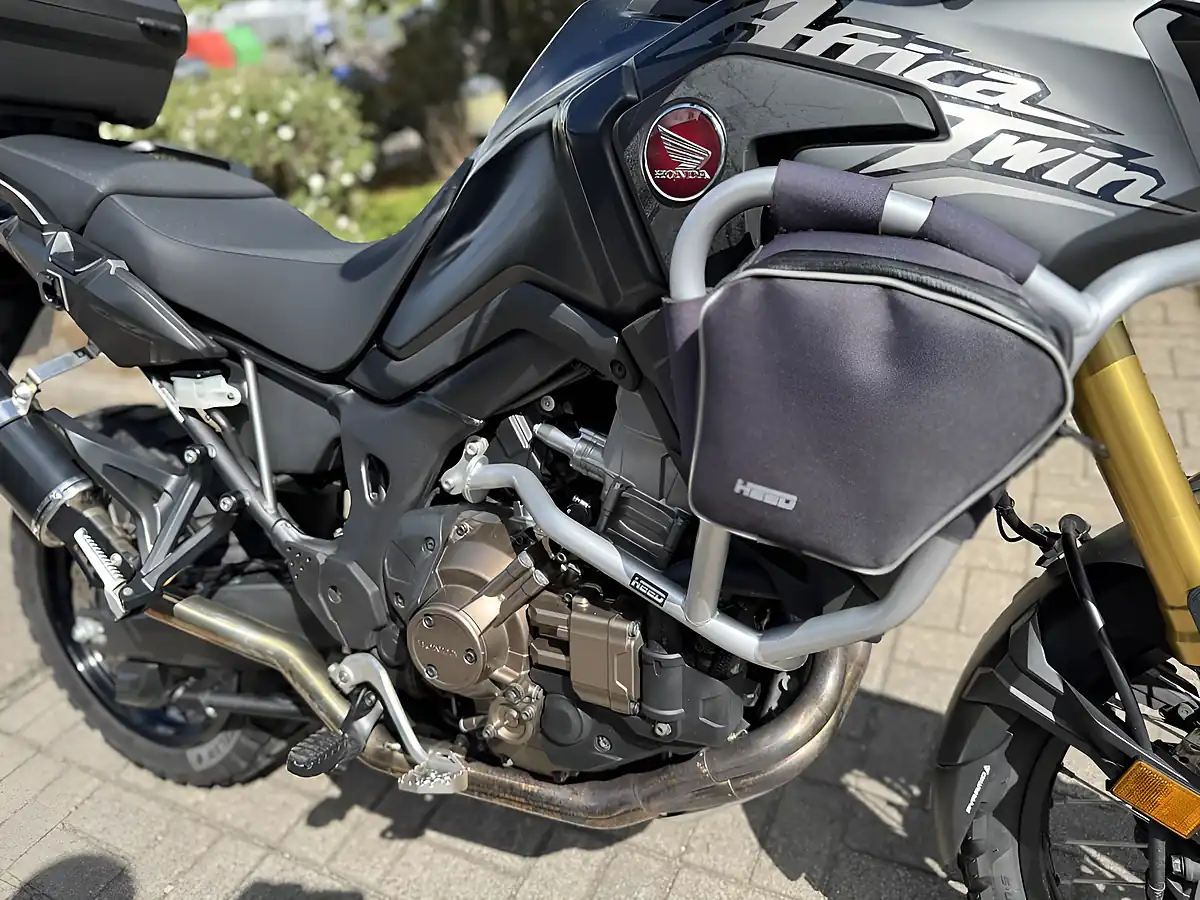 Used 2017 Honda Crf 1000 D-H Africa Twin Black - Interior and Exterior details 18