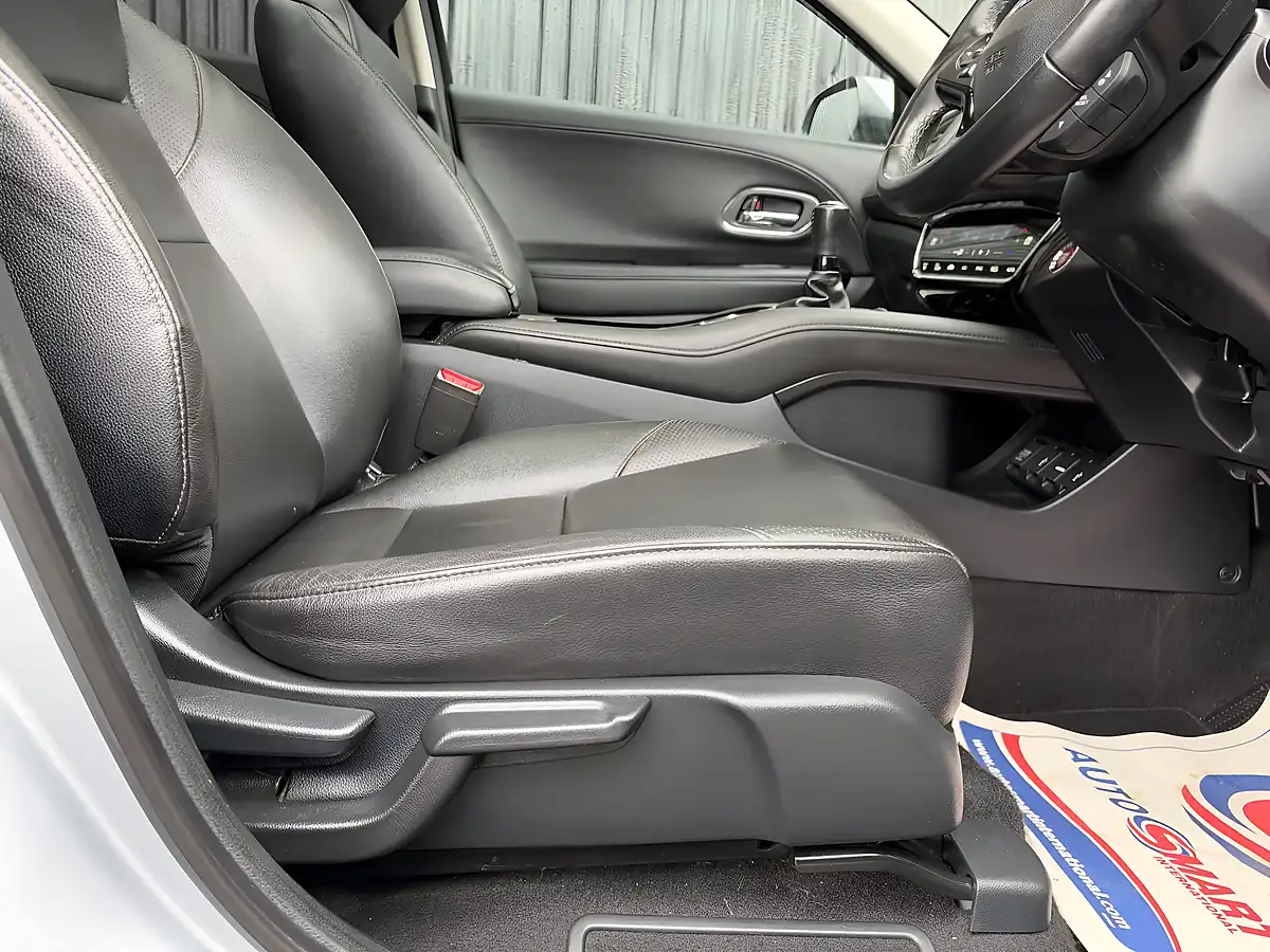 Used 2017 Honda Hr-V Ex Silver - Interior and Exterior details 11