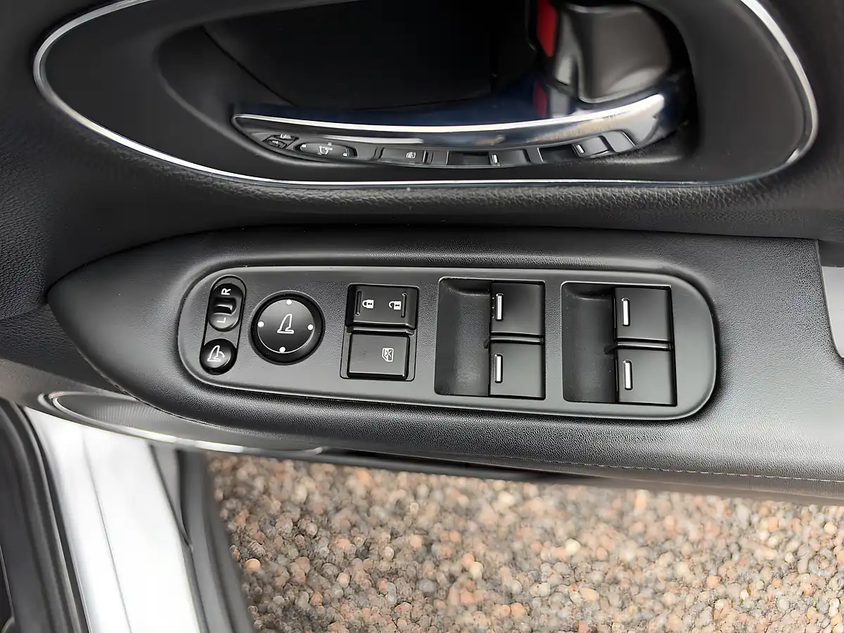 Used 2017 Honda Hr-V Ex Silver - Interior and Exterior details 18