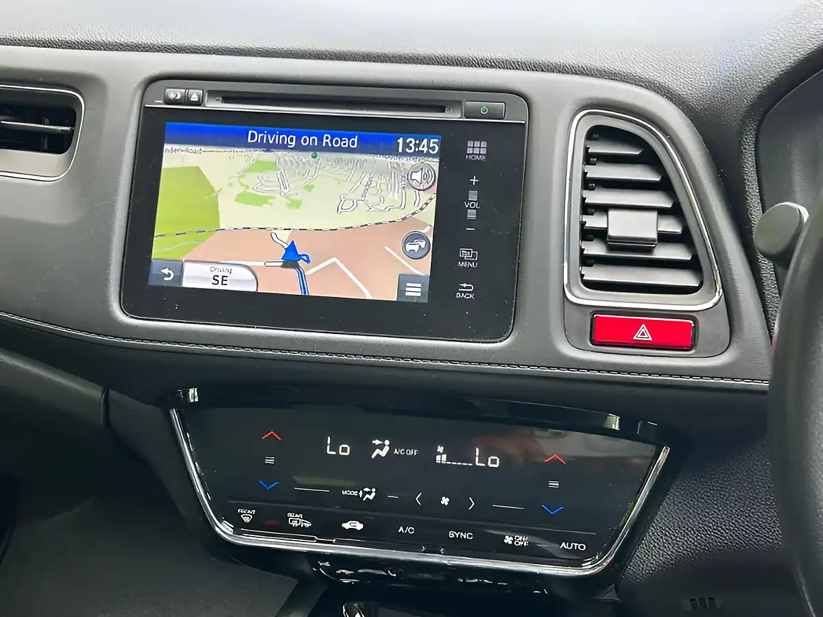 Used 2017 Honda Hr-V Se Navi Blue - Interior and Exterior details 16