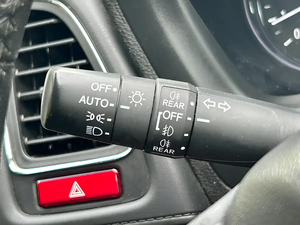 Used 2017 Honda Hr-V Se Navi Blue - Interior and Exterior details 19