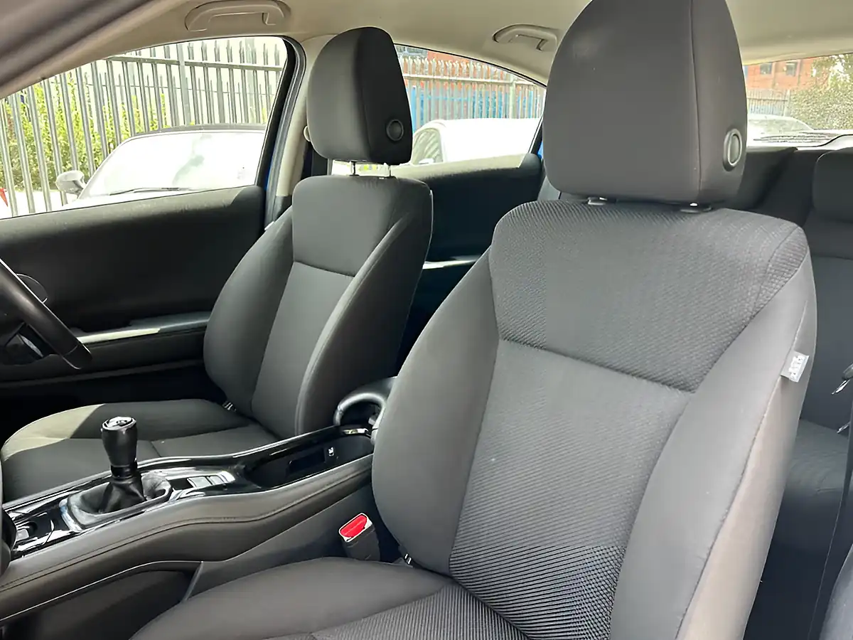 Used 2017 Honda Hr-V Se Navi Blue - Interior and Exterior details 4