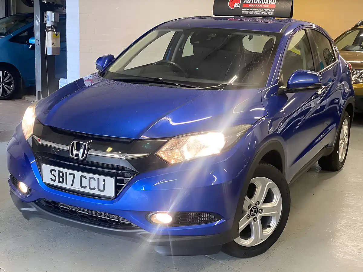 Used 2017 Honda Hr-V Se Navi Blue - Front View