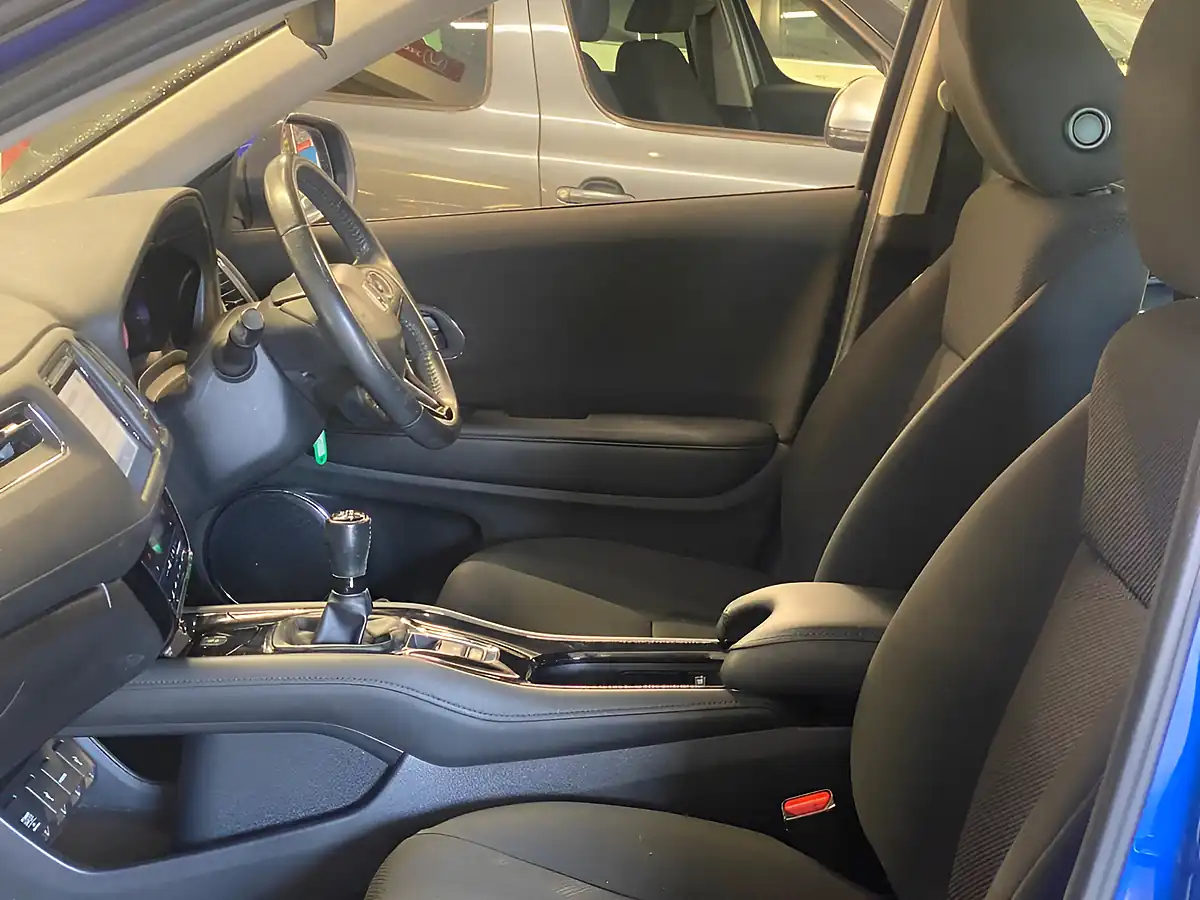 Used 2017 Honda Hr-V Se Navi Blue - Interior and Exterior details 10