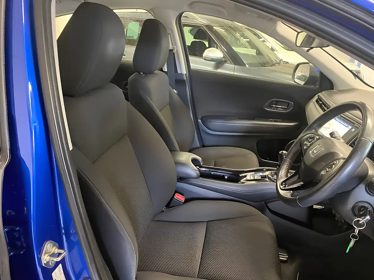 Used 2017 Honda Hr-V Se Navi Blue - Interior and Exterior details 11