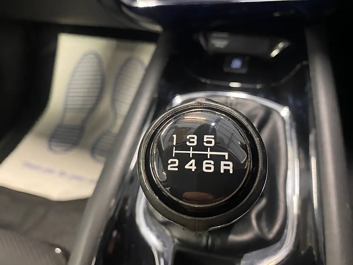 Used 2017 Honda Hr-V Se Navi Blue - Interior and Exterior details 12