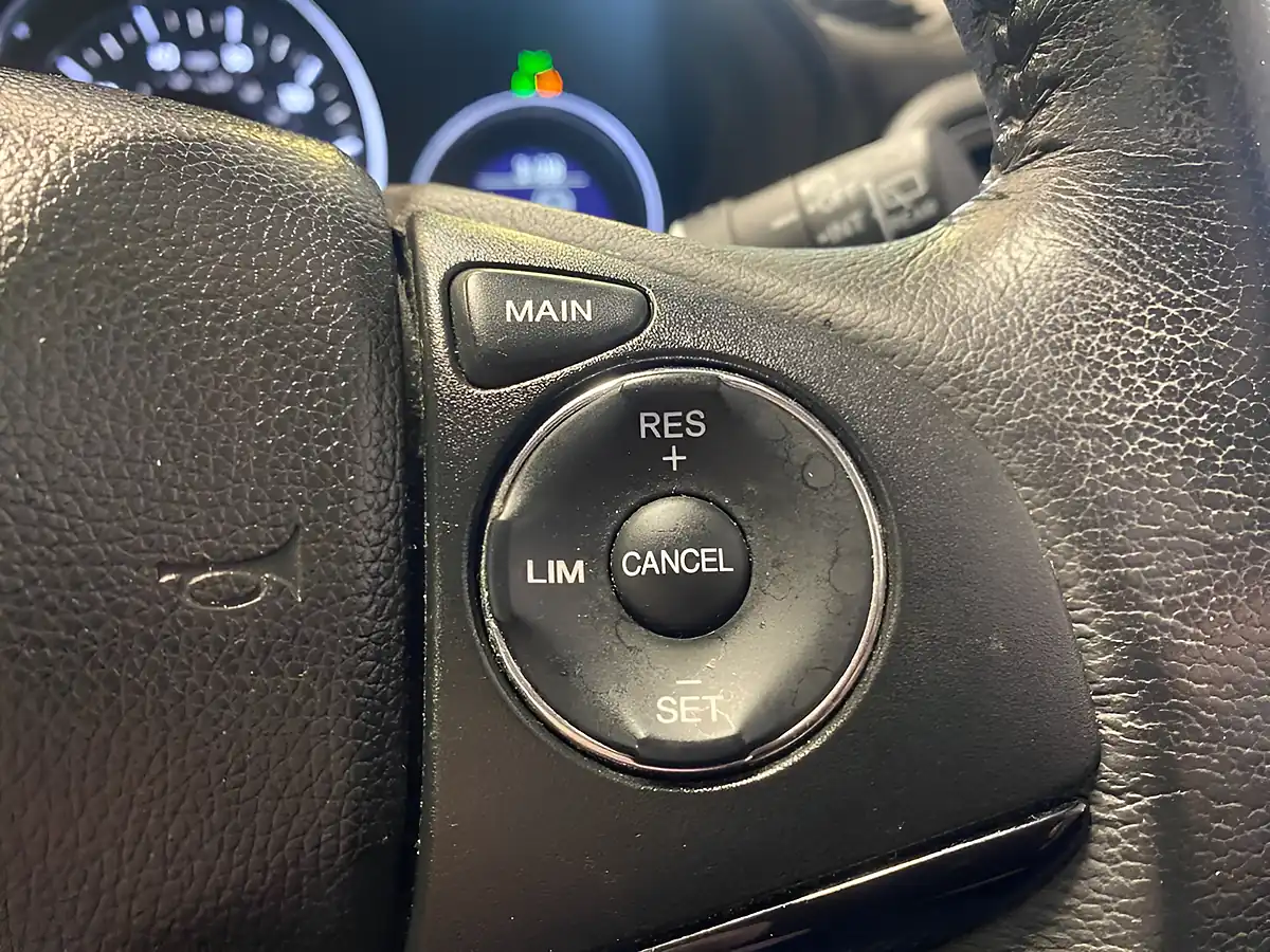 Used 2017 Honda Hr-V Se Navi Blue - Interior and Exterior details 15