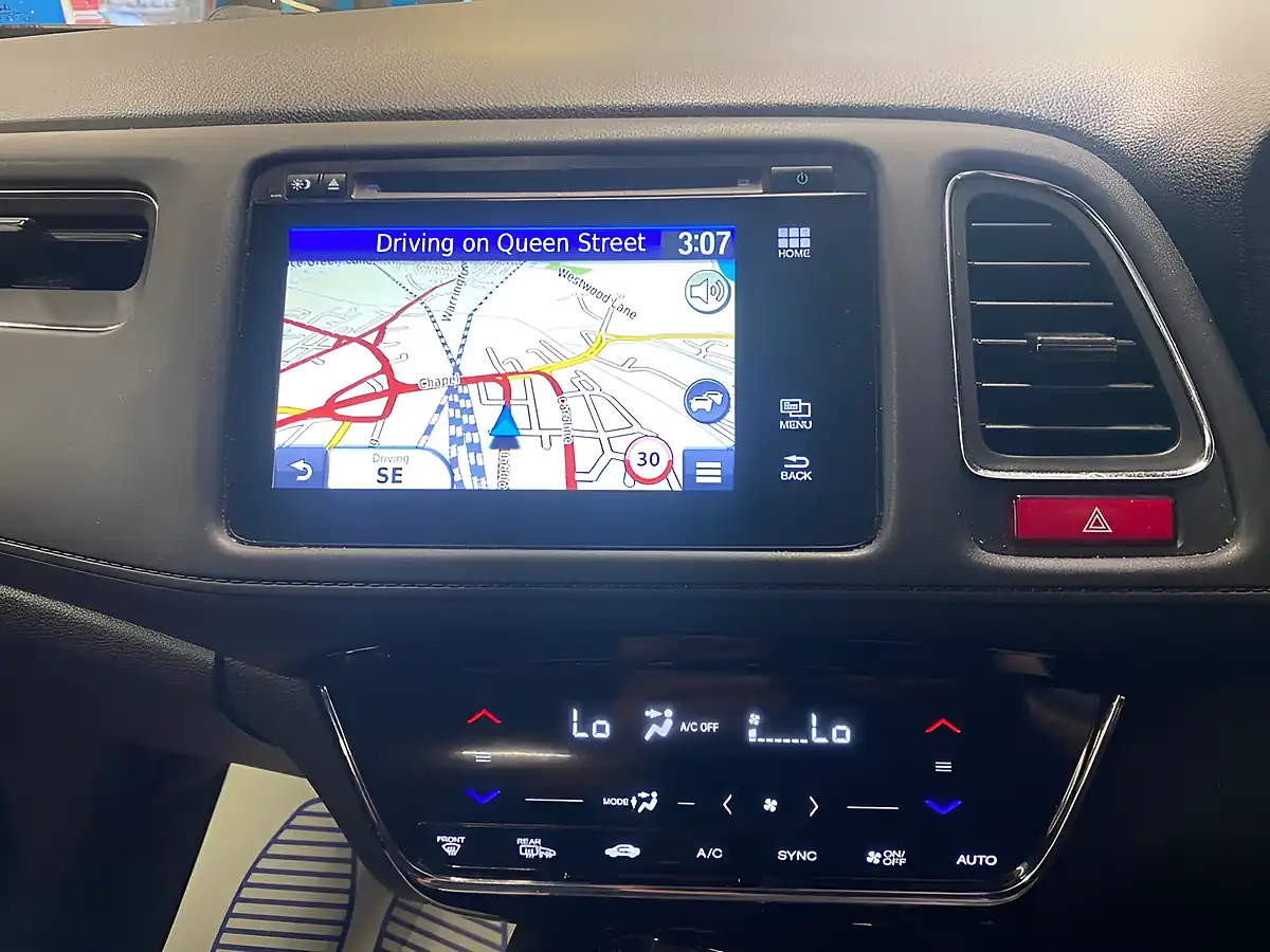 Used 2017 Honda Hr-V Se Navi Blue - Interior and Exterior details 8