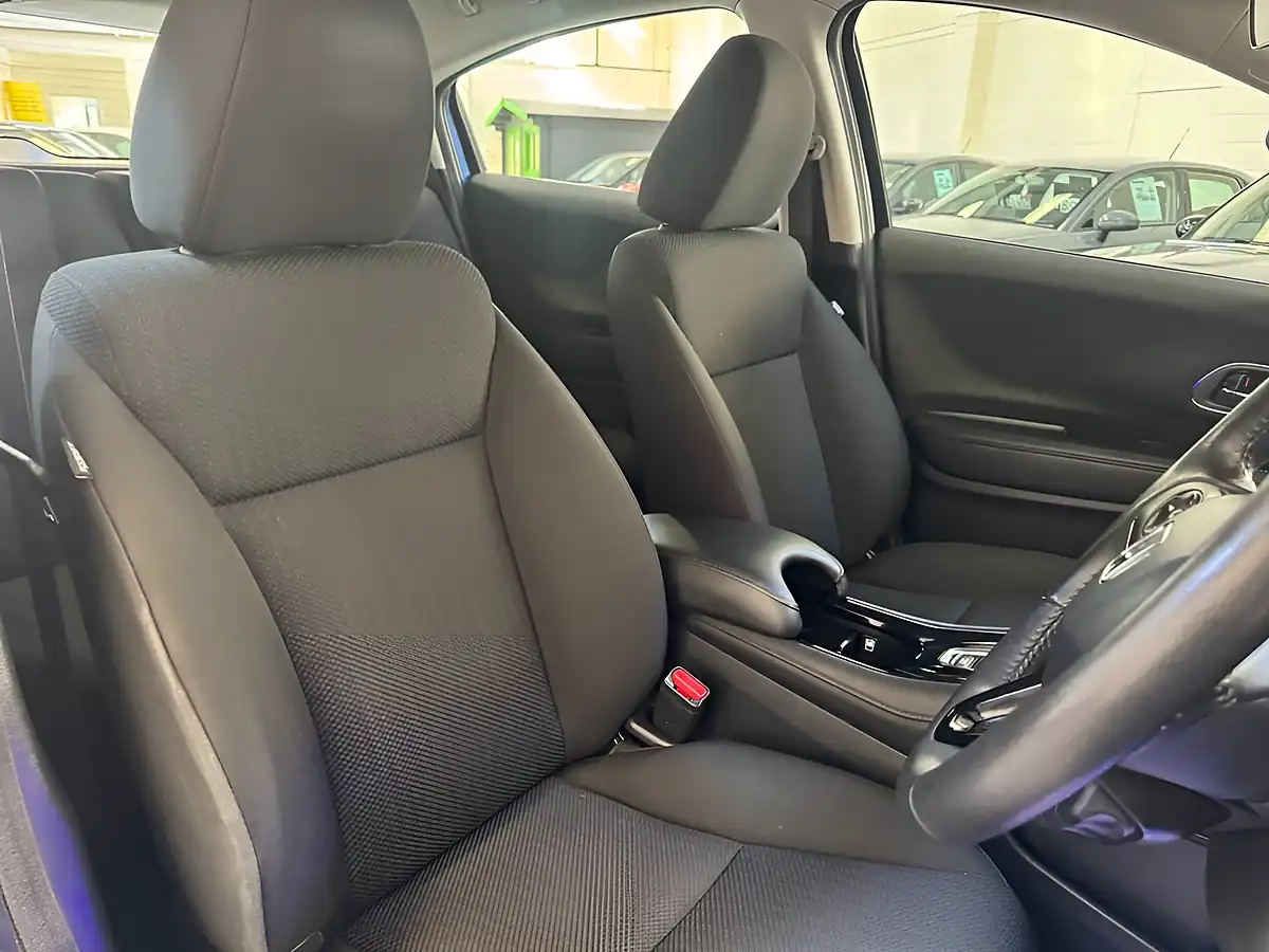 Used 2017 Honda Hr-V Se Navi Blue - Interior and Exterior details 11