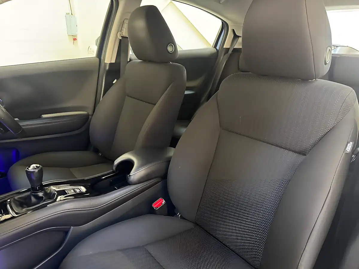 Used 2017 Honda Hr-V Se Navi Blue - Interior and Exterior details 14