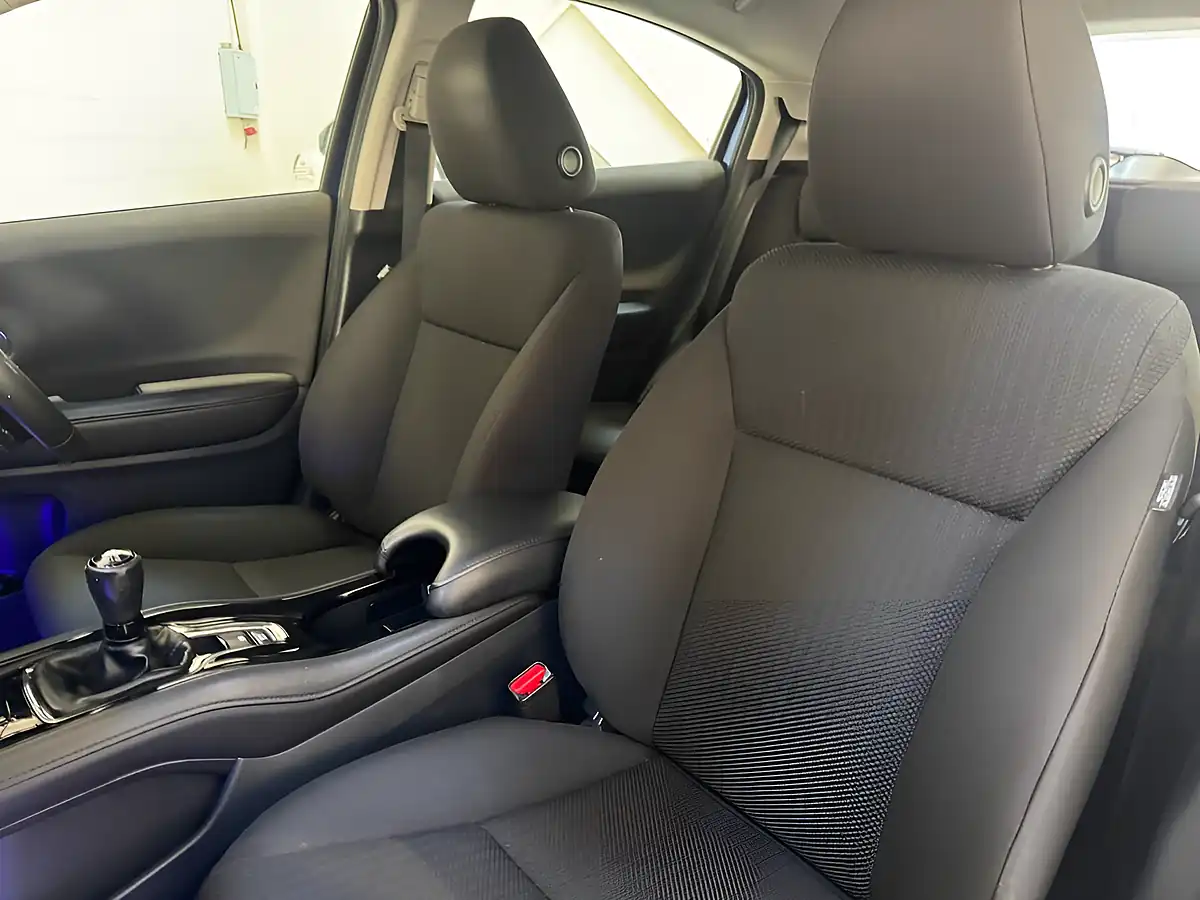 Used 2017 Honda Hr-V Se Navi Blue - Interior and Exterior details 15