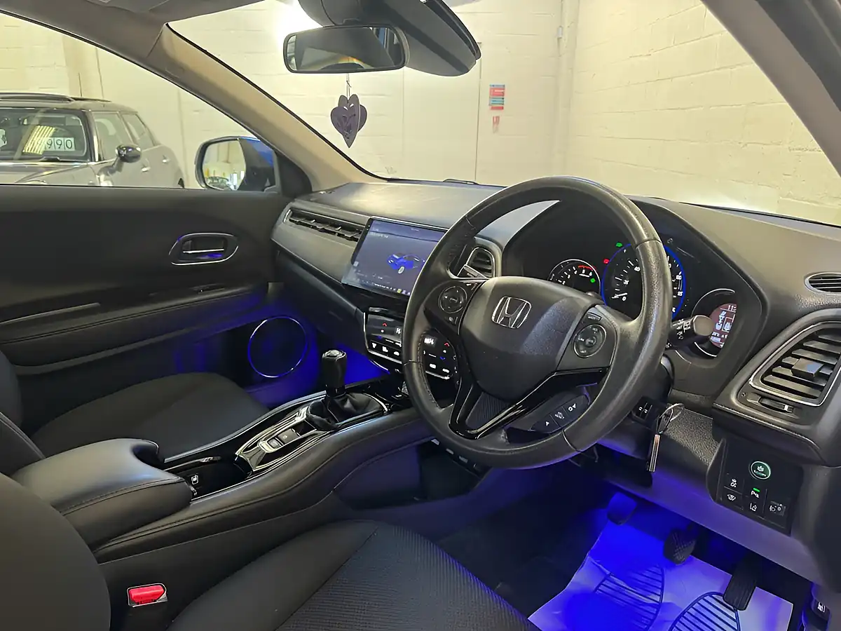 Used 2017 Honda Hr-V Se Navi Blue - Interior and Exterior details 17