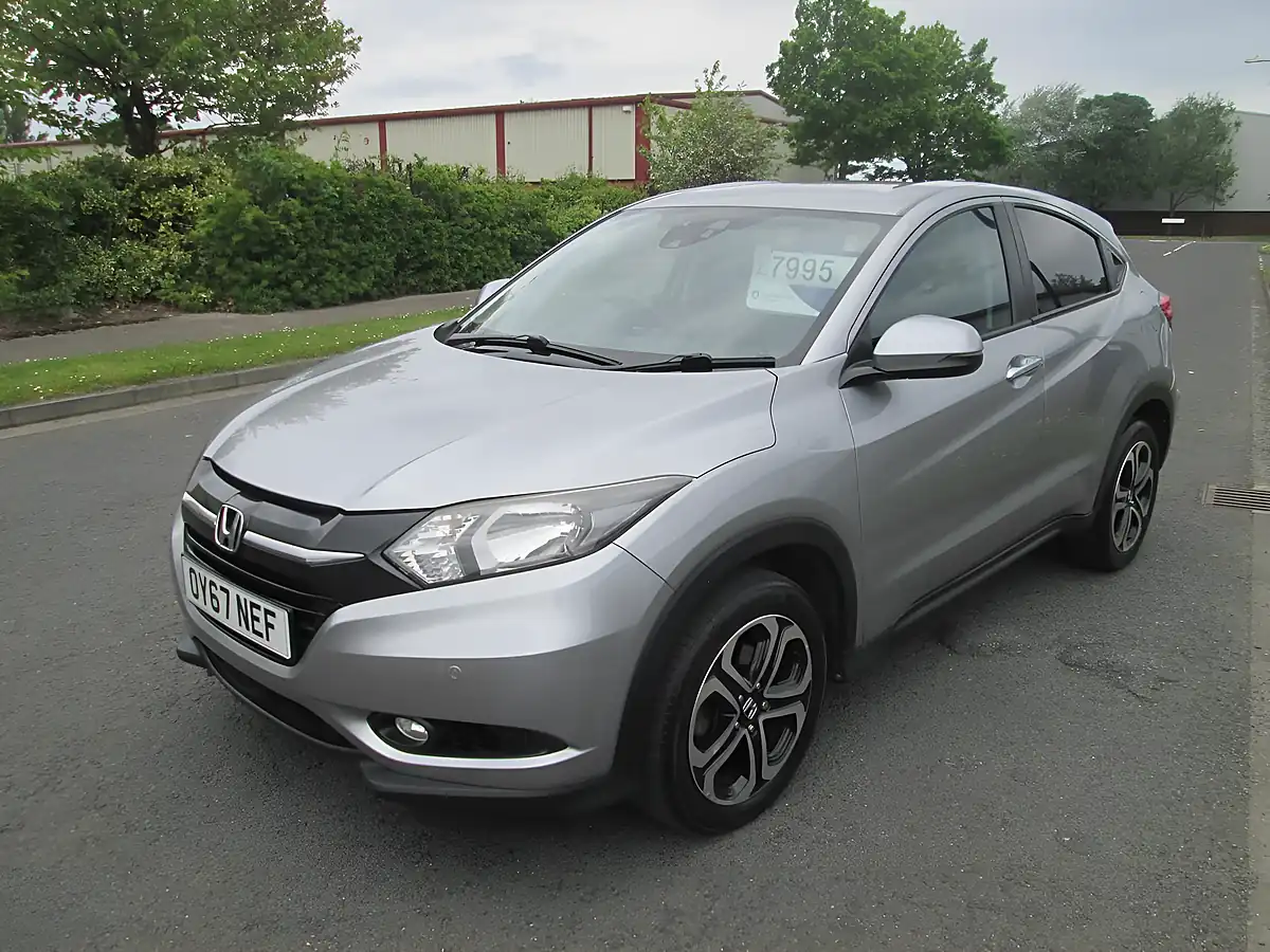 Used 2017 Honda Hr-V Se Navi Silver - Front View
