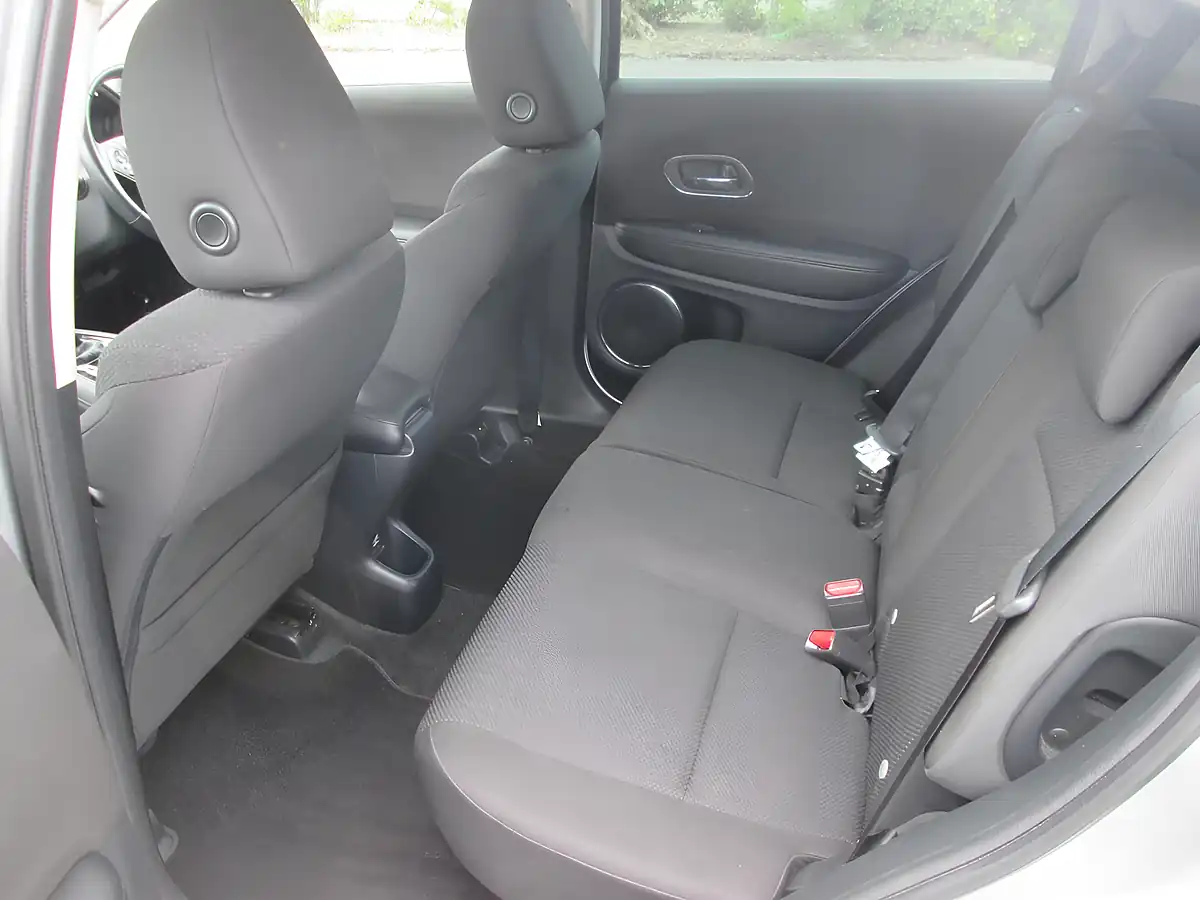 Used 2017 Honda Hr-V Se Navi Silver - Interior and Exterior details 10