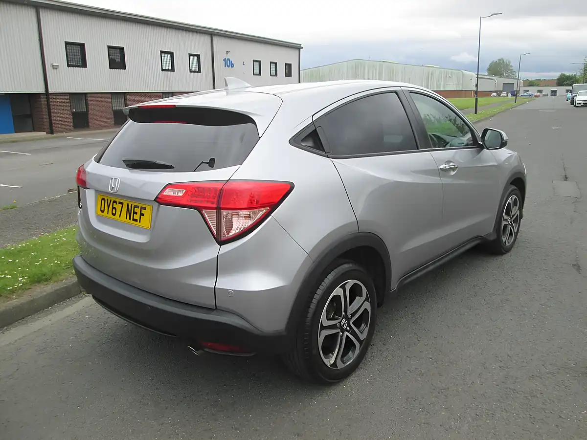 Used 2017 Honda Hr-V Se Navi Silver - Interior and Exterior details 4