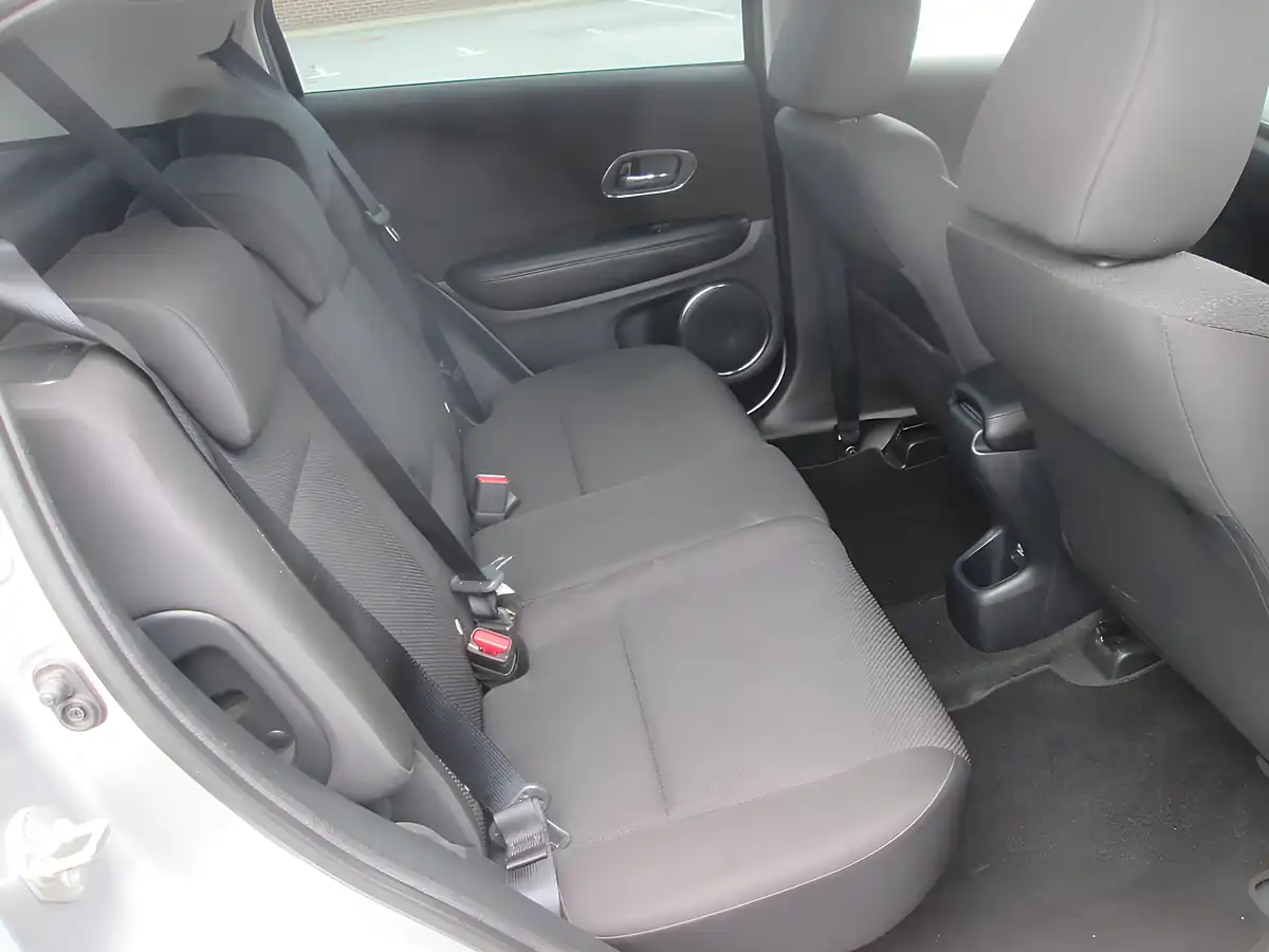 Used 2017 Honda Hr-V Se Navi Silver - Interior and Exterior details 7