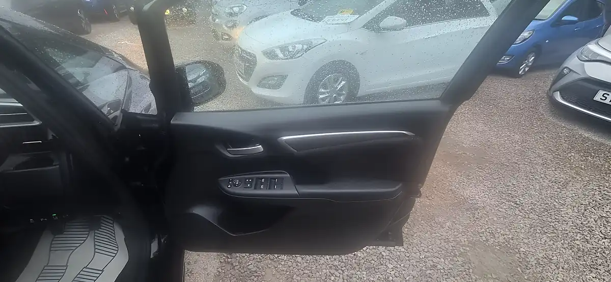 Used 2017 Honda Jazz Ex Black - Interior and Exterior details 9
