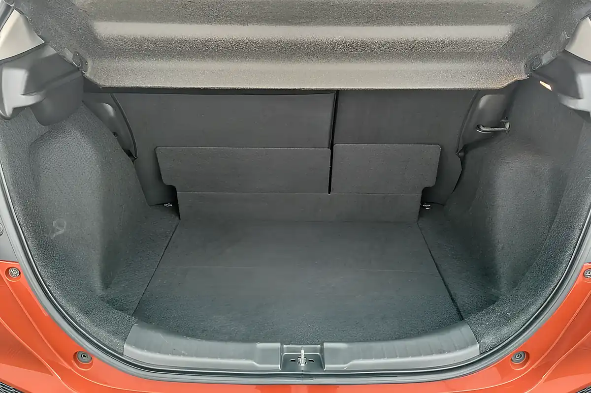 Used 2017 Honda Jazz Ex Navi Orange - Interior and Exterior details 16