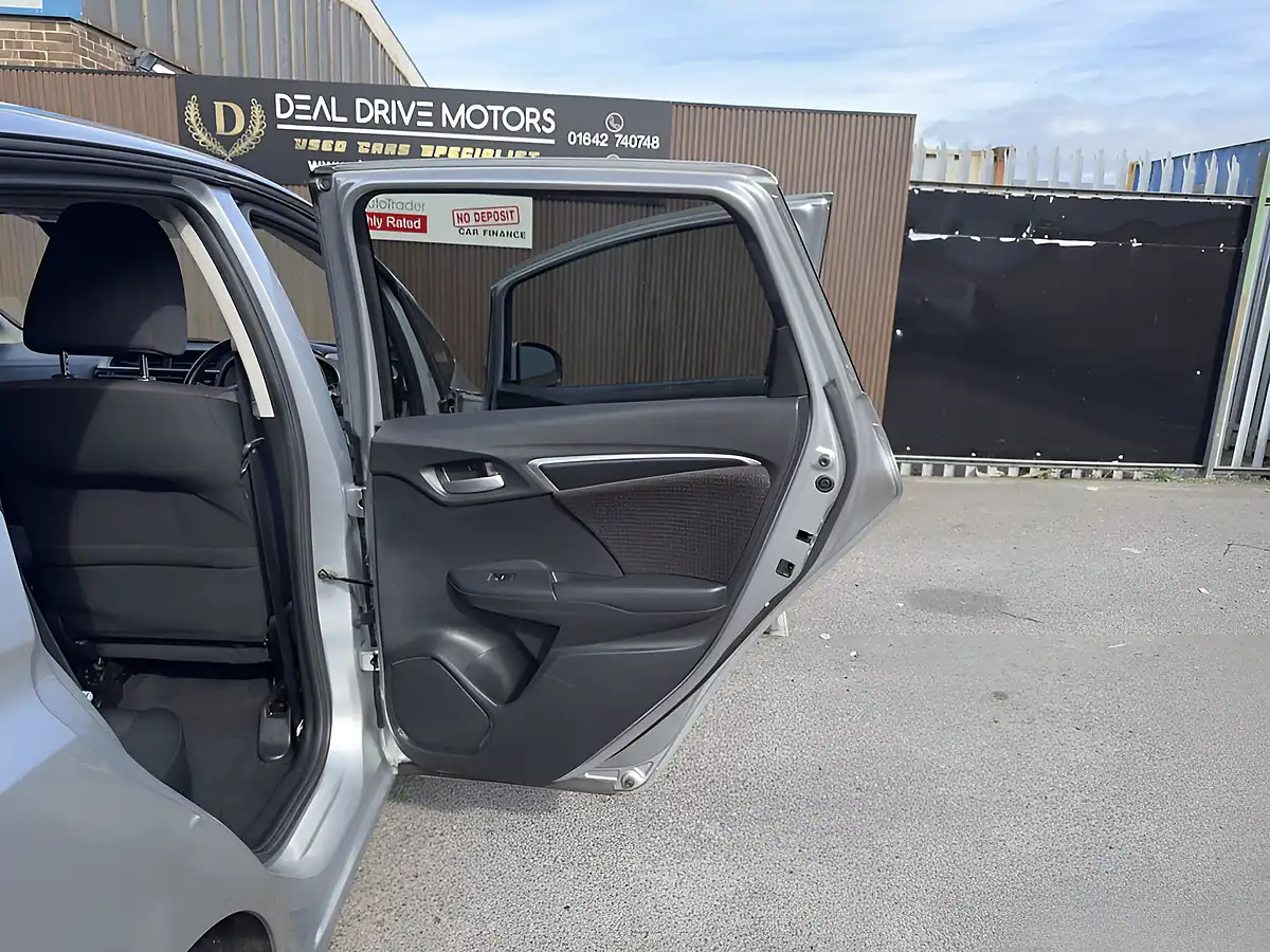 Used 2017 Honda Jazz Ex Navi Silver - Interior and Exterior details 12