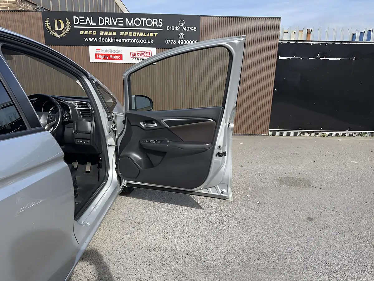 Used 2017 Honda Jazz Ex Navi Silver - Interior and Exterior details 13