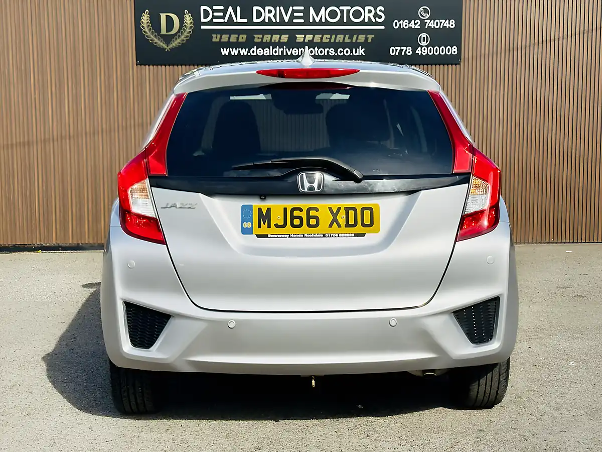 Used 2017 Honda Jazz Ex Navi Silver - Interior and Exterior details 8