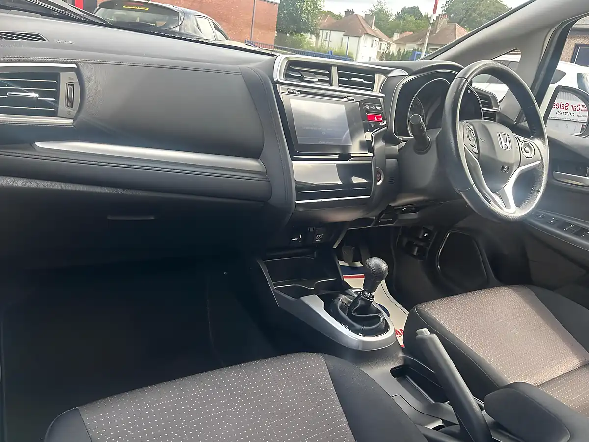 Used 2017 Honda Jazz Ex Navi White - Interior and Exterior details 16