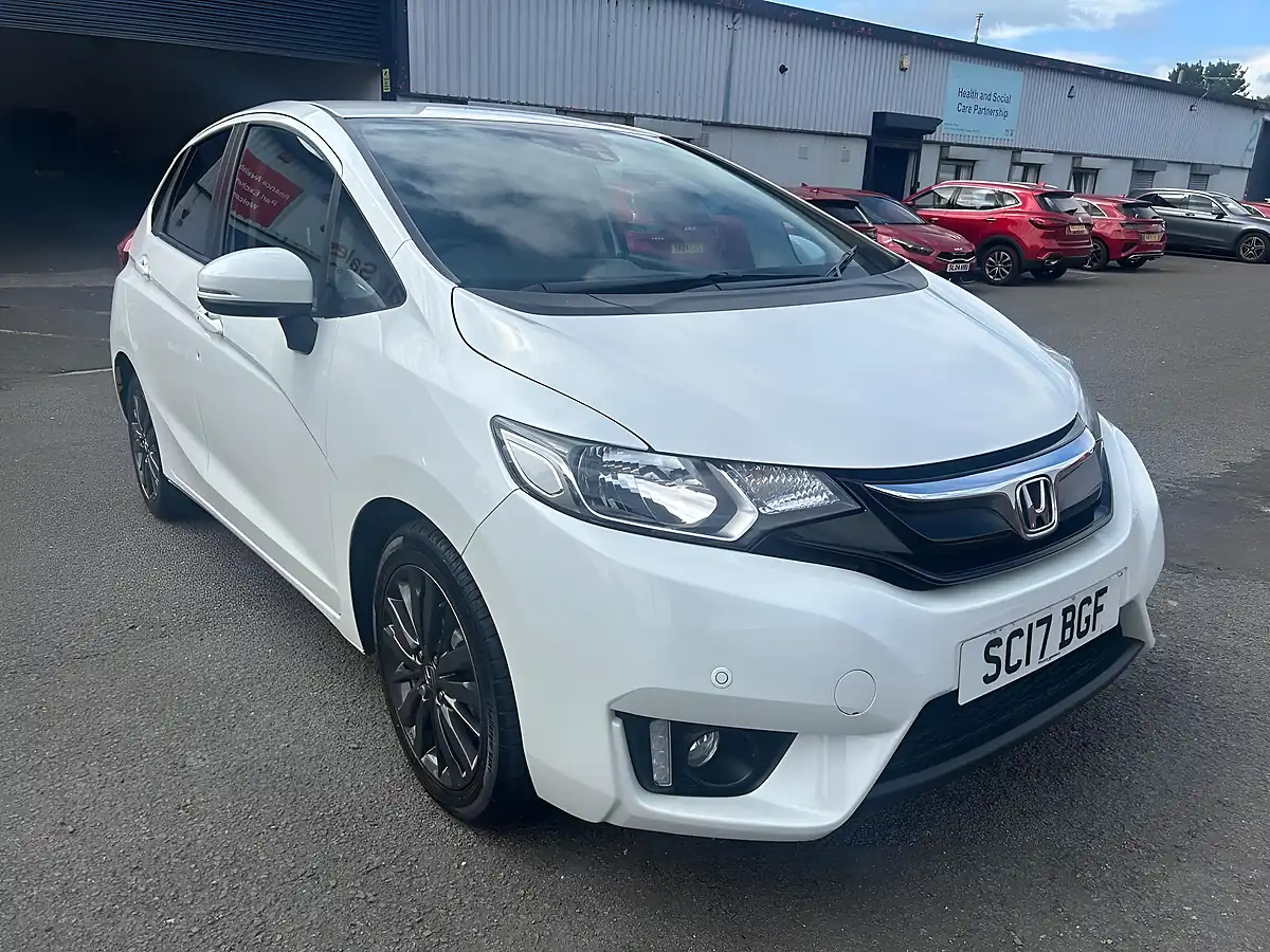 Used 2017 Honda Jazz Ex Navi White - Interior and Exterior details 3