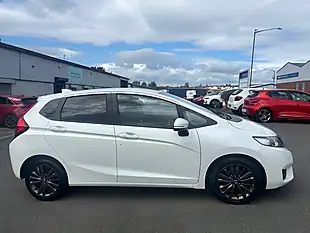 Used 2017 Honda Jazz Ex Navi White - Interior and Exterior details 4