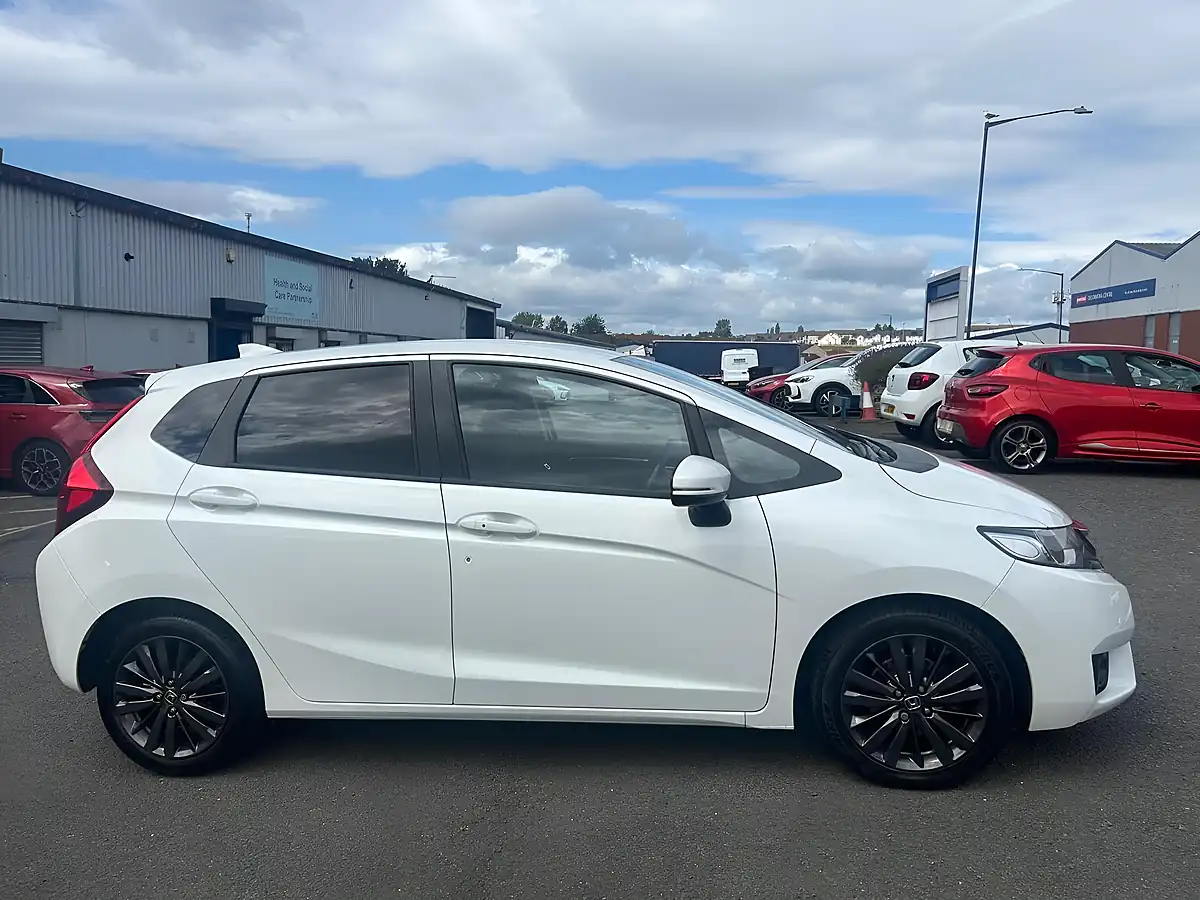 Used 2017 Honda Jazz Ex Navi White - Interior and Exterior details 4
