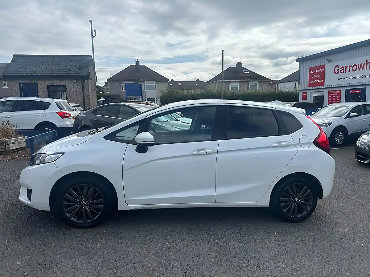 Used 2017 Honda Jazz Ex Navi White - Interior and Exterior details 6
