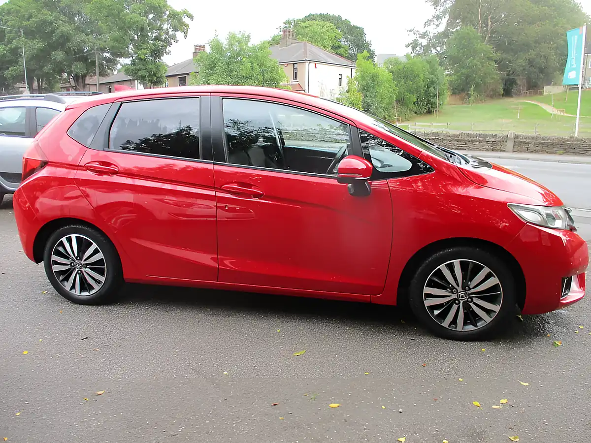 Used 2017 Honda Jazz Ex Red - Interior and Exterior details 4