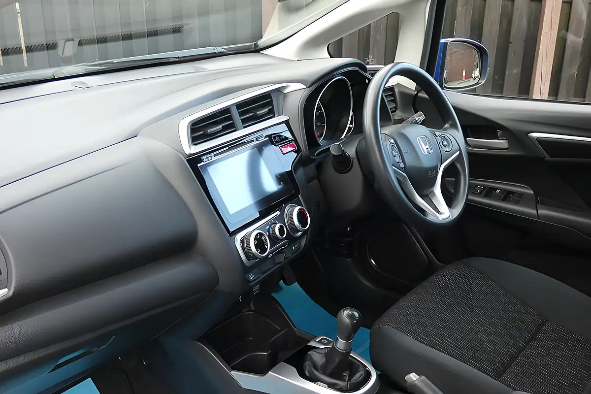 Used 2017 Honda Jazz Se Blue - Interior and Exterior details 11