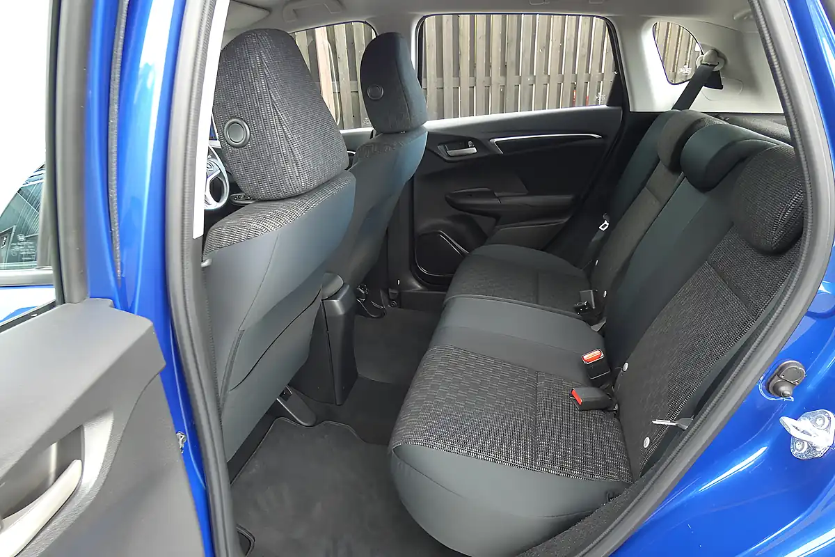 Used 2017 Honda Jazz Se Blue - Interior and Exterior details 13
