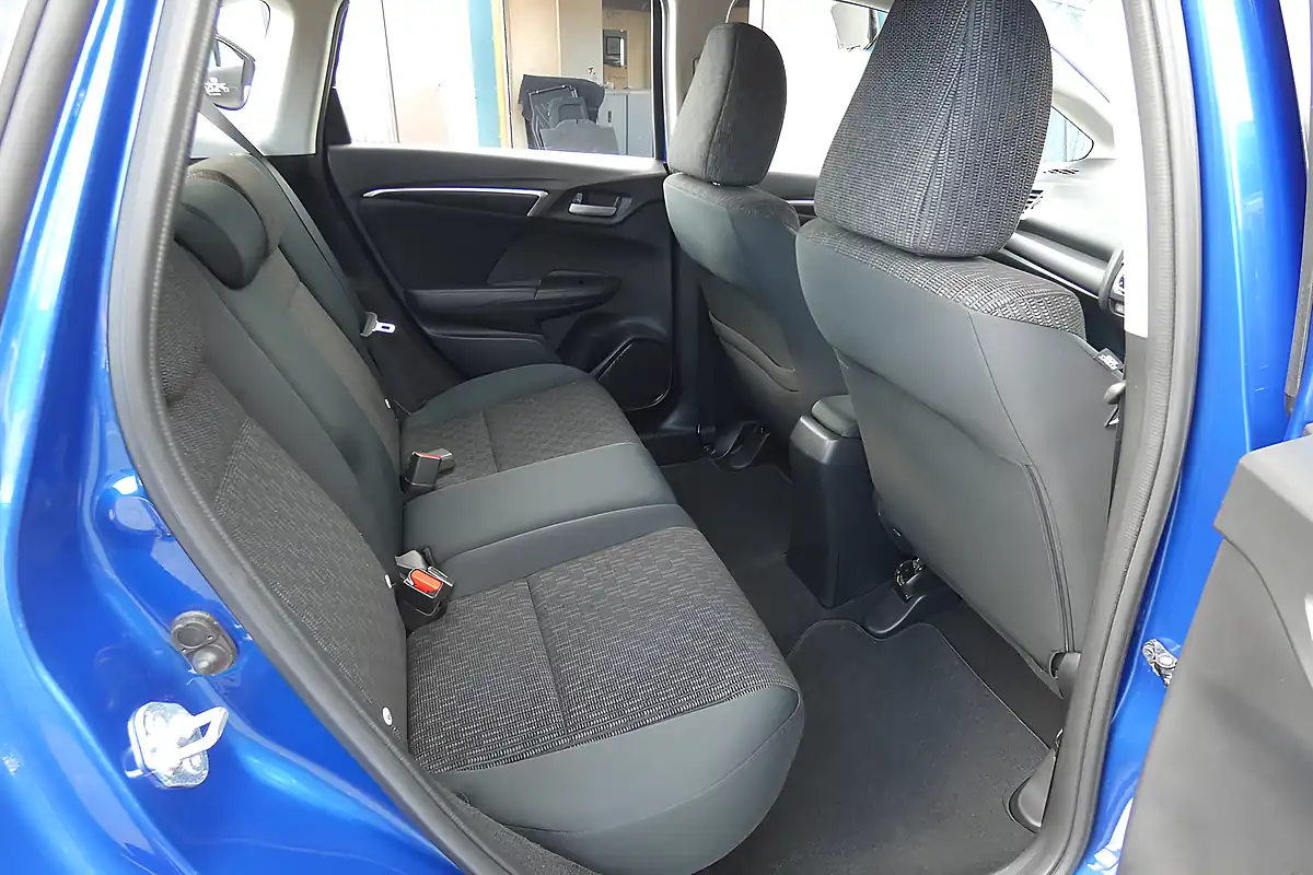 Used 2017 Honda Jazz Se Blue - Interior and Exterior details 16