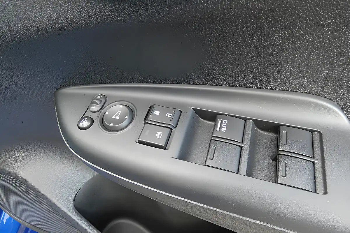Used 2017 Honda Jazz Se Blue - Interior and Exterior details 17