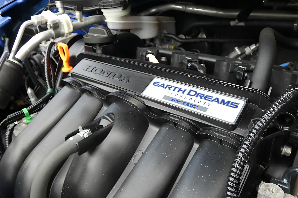 Used 2017 Honda Jazz Se Blue - Interior and Exterior details 19