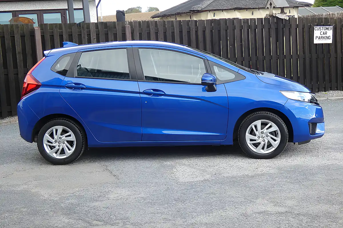 Used 2017 Honda Jazz Se Blue - Interior and Exterior details 2