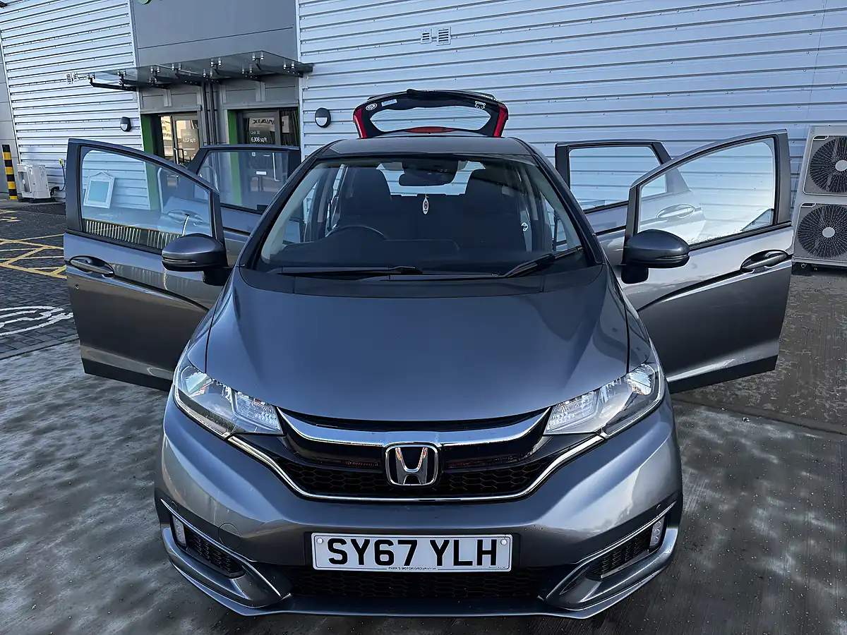 Used 2017 Honda Jazz Se Grey - Interior and Exterior details 11