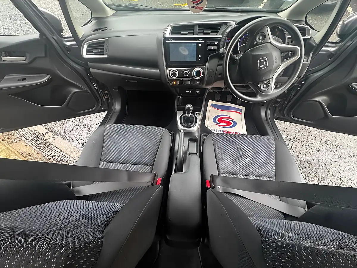 Used 2017 Honda Jazz Se Grey - Interior and Exterior details 15