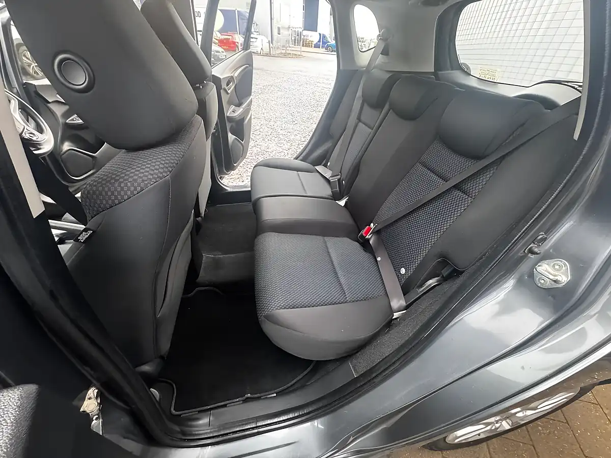 Used 2017 Honda Jazz Se Grey - Interior and Exterior details 16