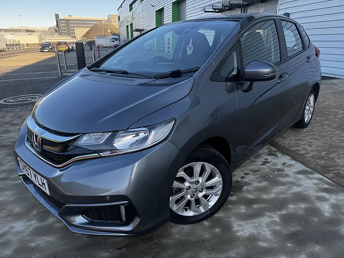 Used 2017 Honda Jazz Se Grey - Interior and Exterior details 4