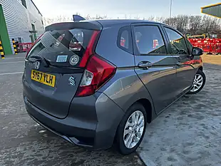 Used 2017 Honda Jazz Se Grey - Interior and Exterior details 5