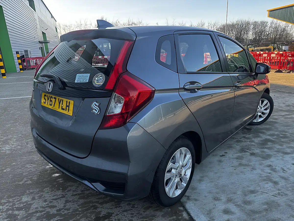 Used 2017 Honda Jazz Se Grey - Interior and Exterior details 5