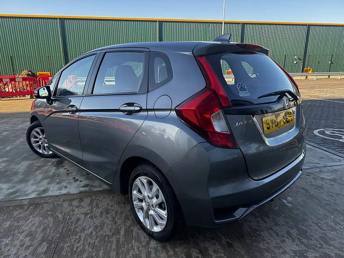 Used 2017 Honda Jazz Se Grey - Interior and Exterior details 7