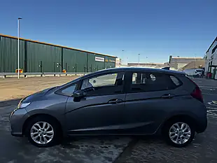 Used 2017 Honda Jazz Se Grey - Interior and Exterior details 9