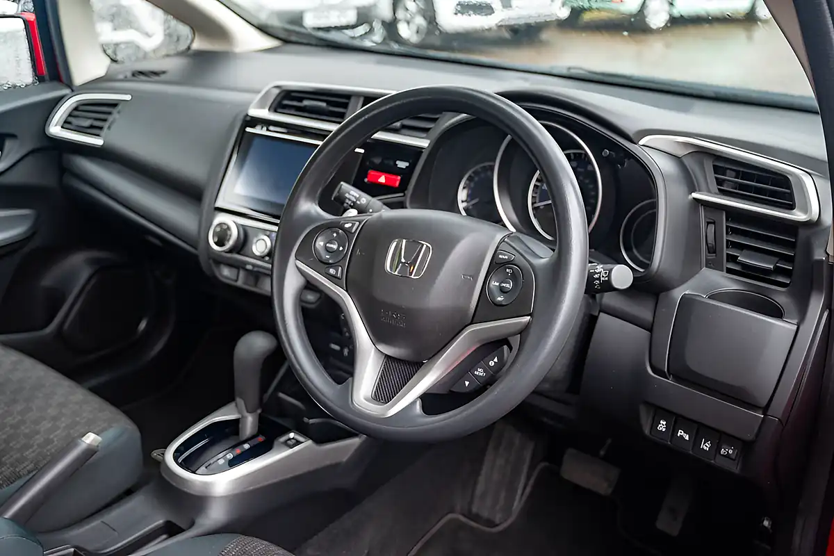 Used 2017 Honda Jazz Se Milano Red - Interior and Exterior details 9