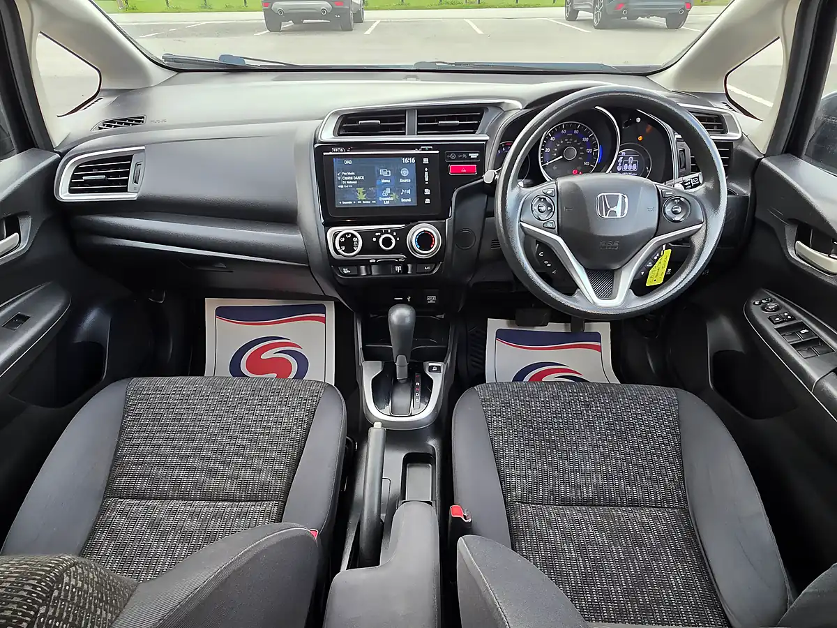 Used 2017 Honda Jazz Se Navi Black - Interior and Exterior details 11