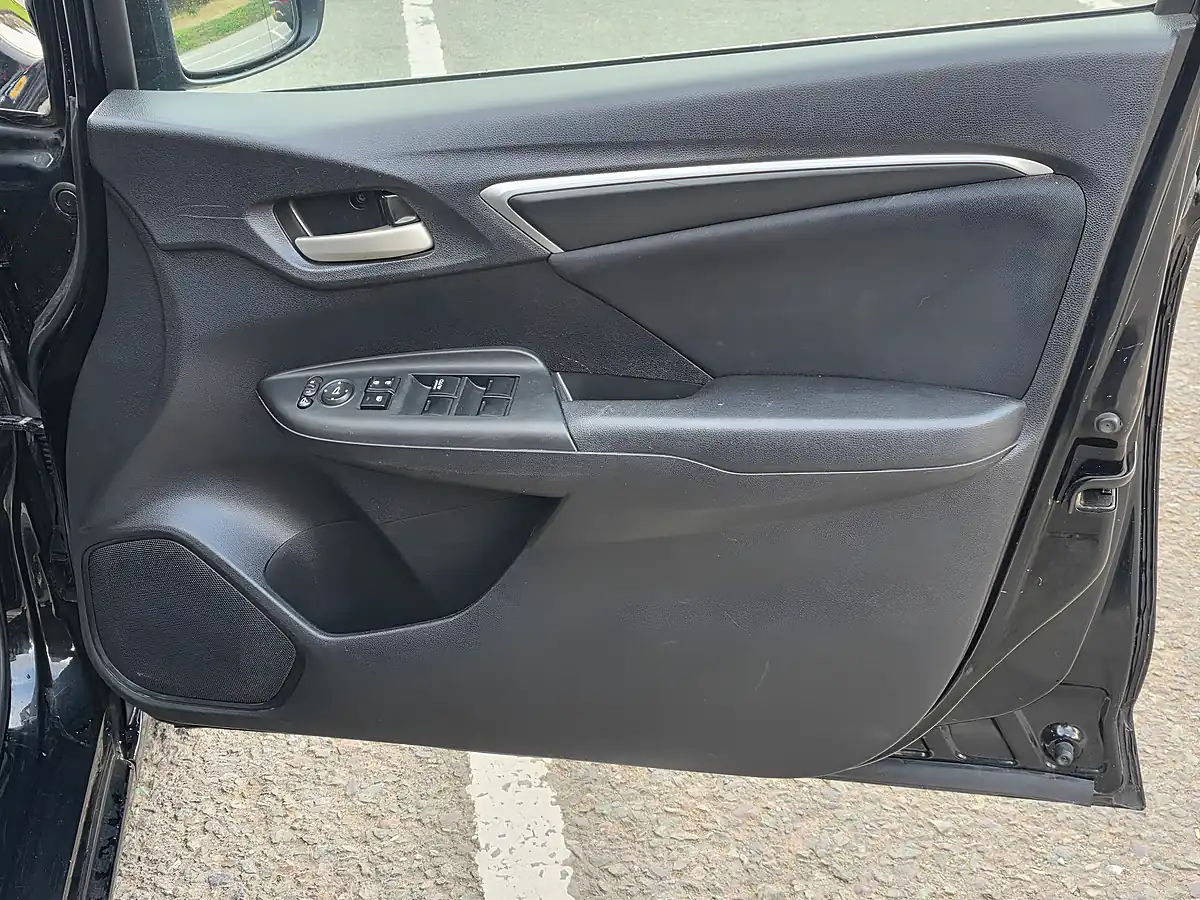 Used 2017 Honda Jazz Se Navi Black - Interior and Exterior details 12