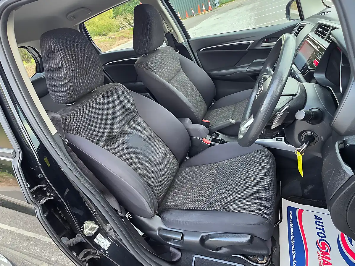 Used 2017 Honda Jazz Se Navi Black - Interior and Exterior details 13