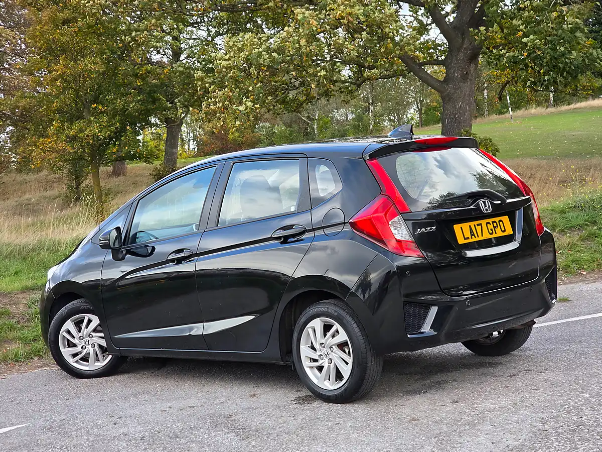 Used 2017 Honda Jazz Se Navi Black - Interior and Exterior details 5